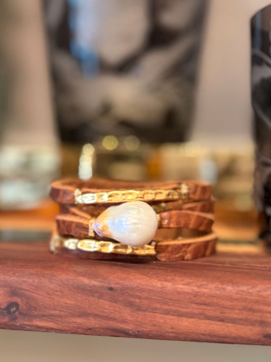 CARMELA WHISKEY BISON LEATHER WITH WHITE BAROQUE PEAERL